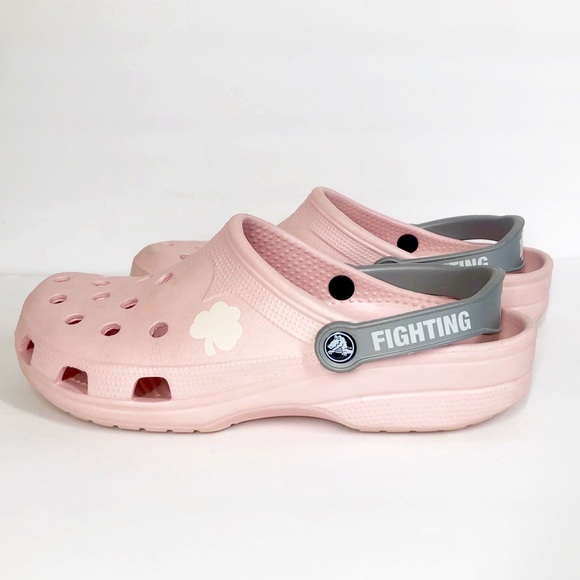 CROCS Other - CROCS 💗🐊💗 RARE pink NOTRE DAME Fighting Irish SHOES unisex MEN’s XL 10 11